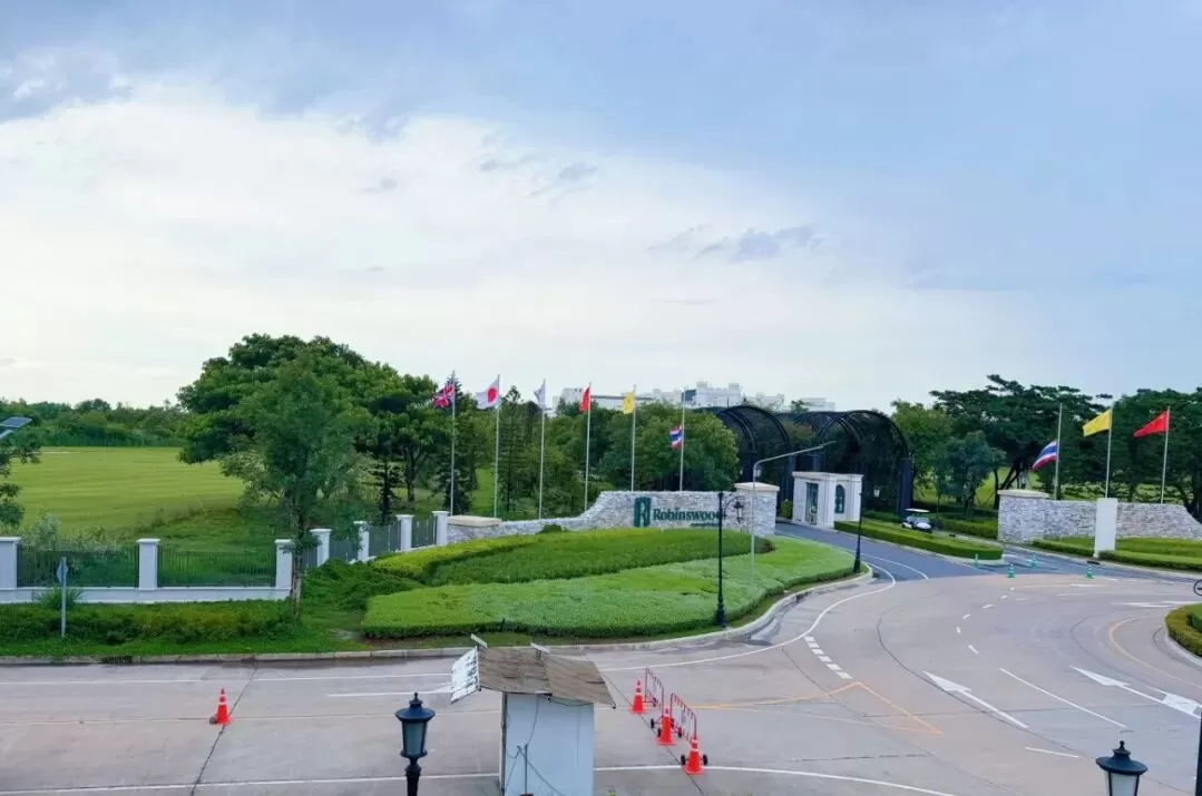 领鹊3.3m腻子喷涂机器人入驻泰国Reignwood Park，助力国际精工建设