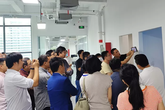 legend-robot-technology-is-showcased-in-the-lion-city-2.jpg