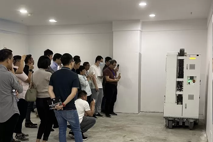 legend-robot-technology-is-showcased-in-the-lion-city-4.jpg